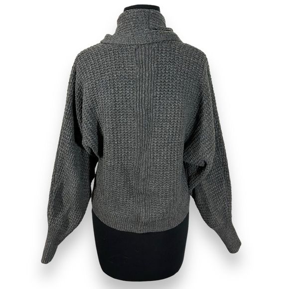 Abercrombie and Fitch Cropped Knit Cardigan Sweater Womens Small Gray - Picture 2 of 8
